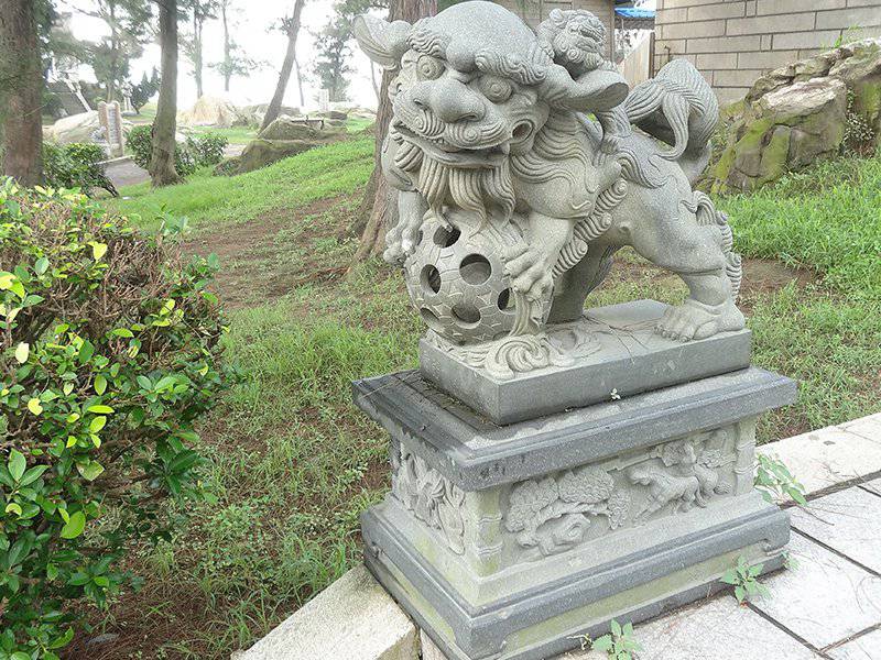 家門口石獅子