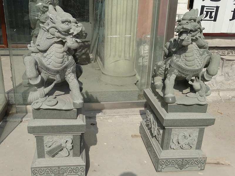門前石雕麒麟