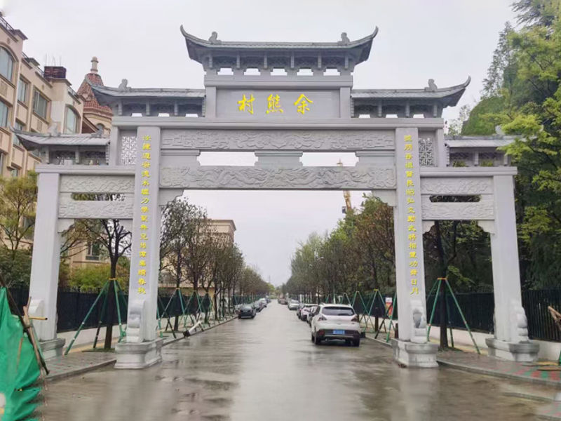 農村村頭三門五樓石牌坊