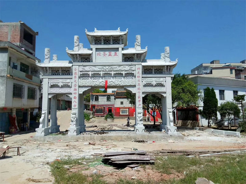 湖南農村村口石牌坊